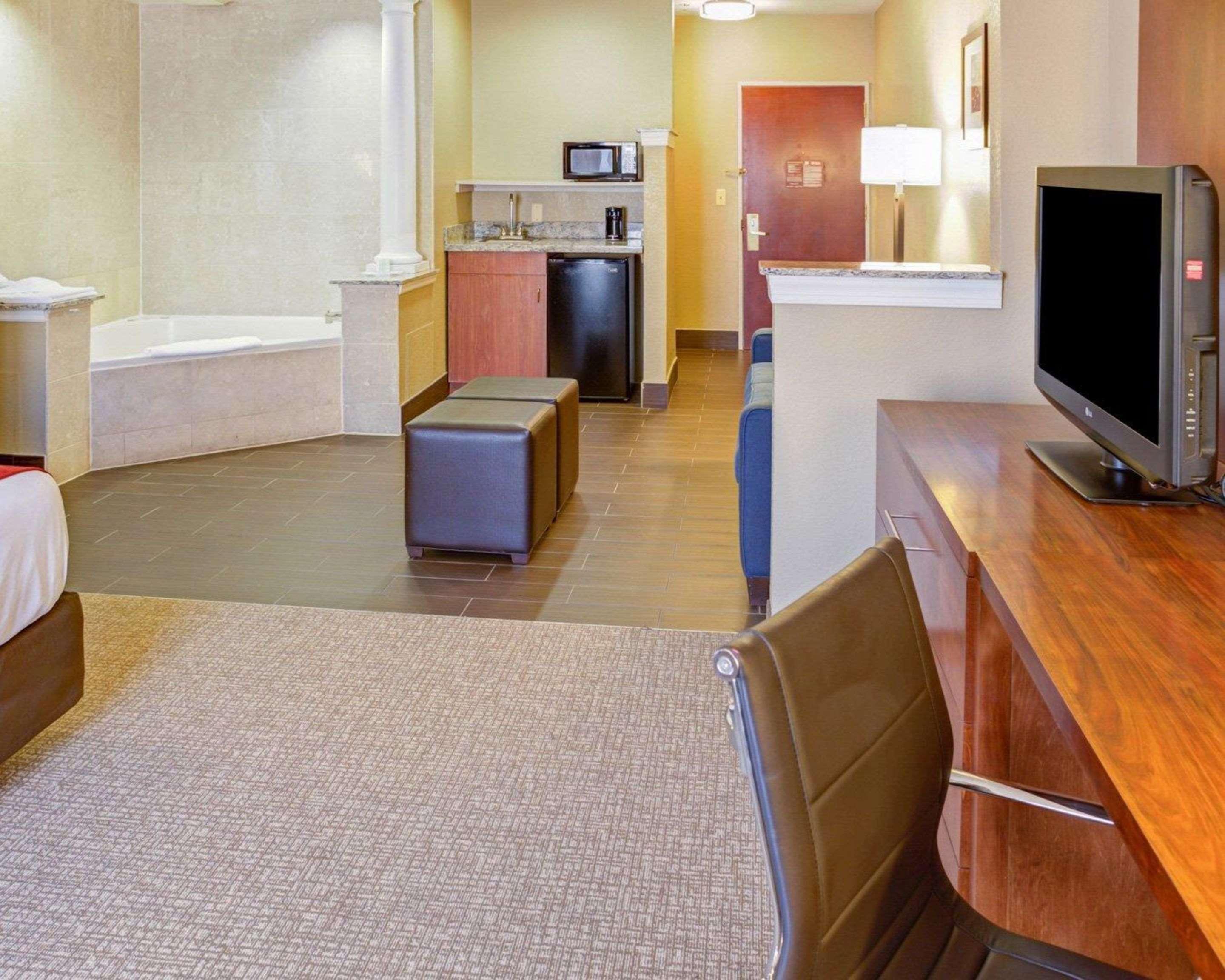 Comfort Suites Newark - Harrison Exterior foto